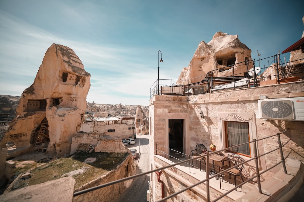 Zeus Cave Suites 45/50