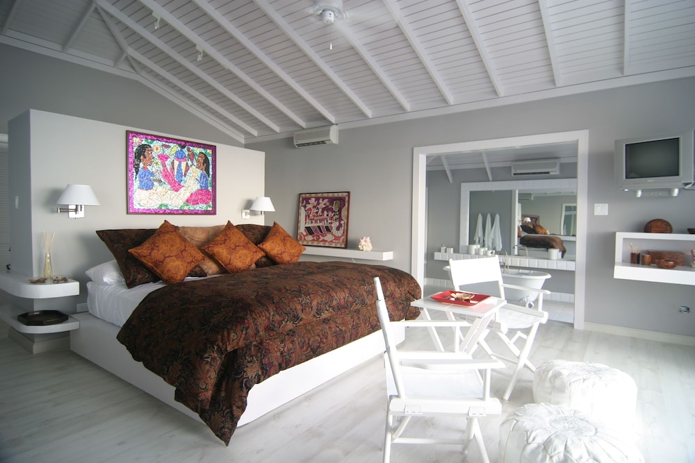 CORAL SANDS HOTEL 22/77