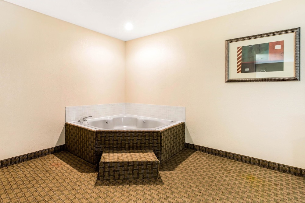 Quality Inn Batesville 20/40