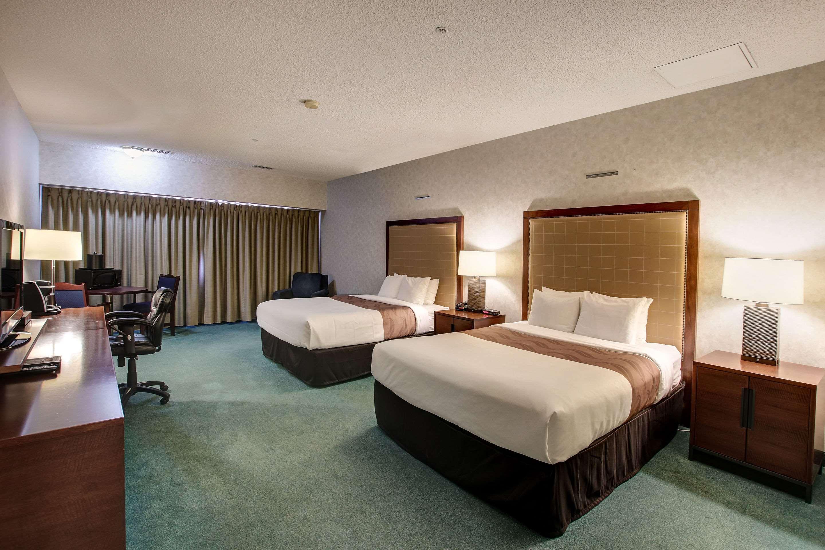 Ramada by Wyndham Nisku 9/36