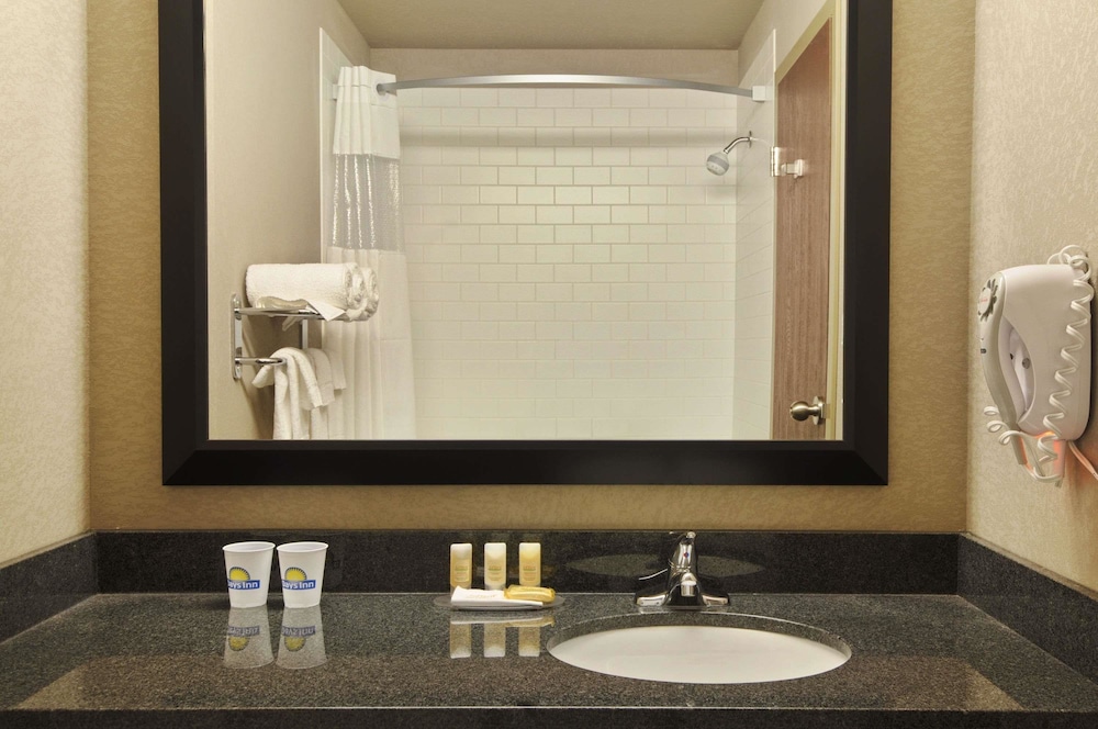 Days Inn by Wyndham Regina Airport West 18/53