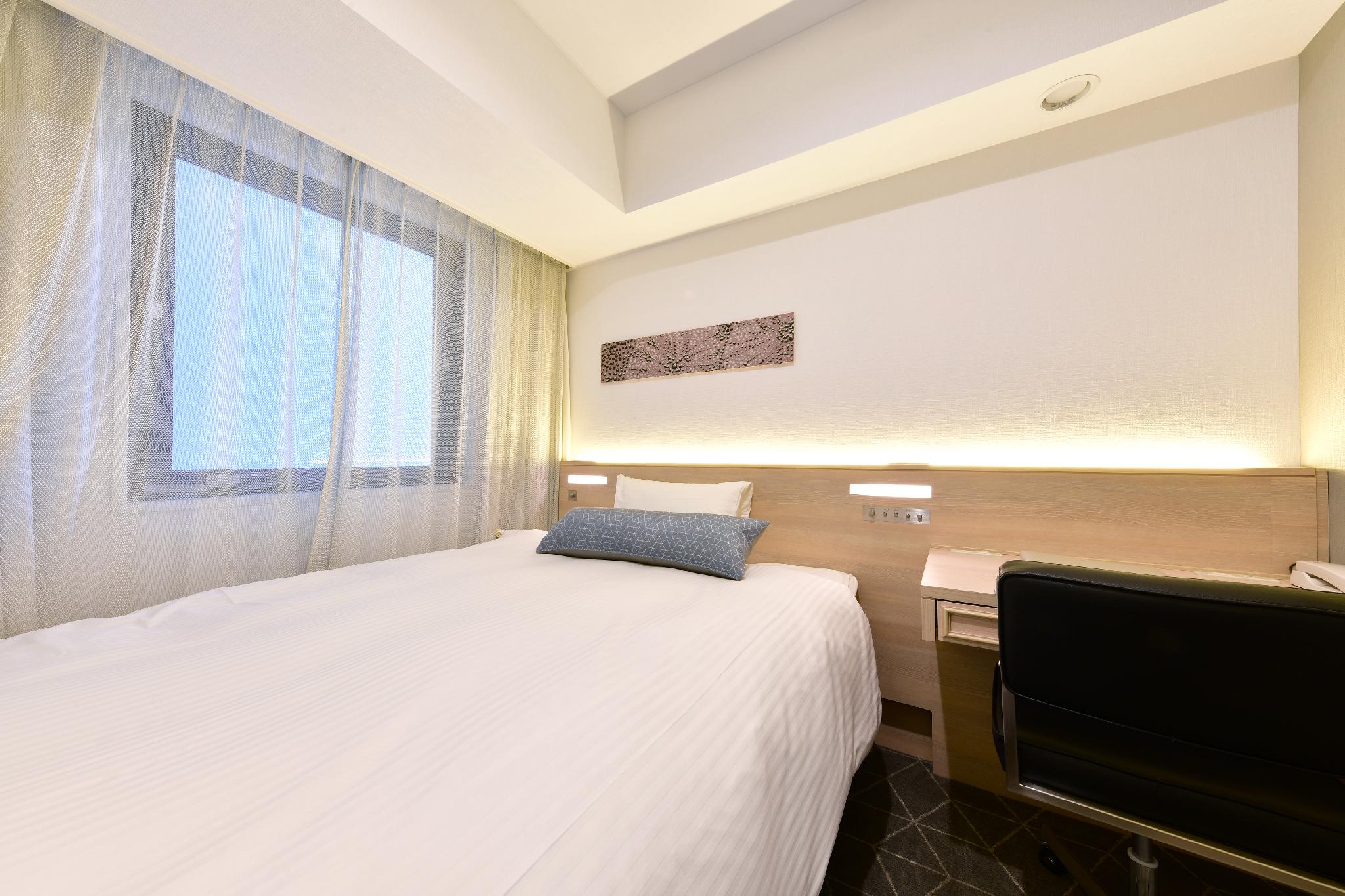 ROOM, SINGLE