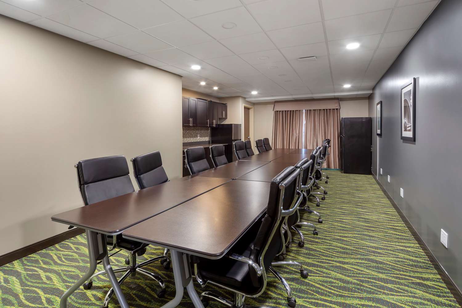 Best Western Plus Fort Saskatchewan Inn and Suites 16/22