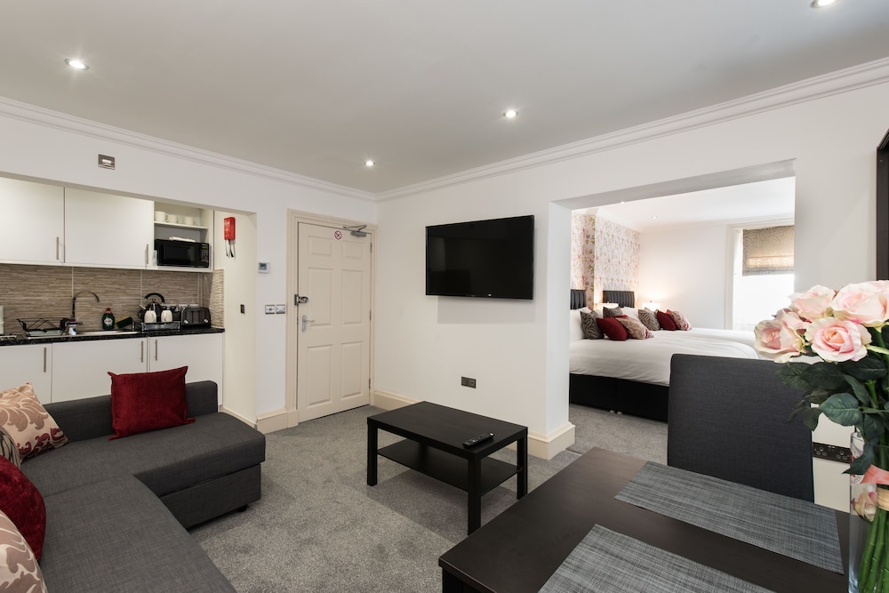 Royal Princes Suites 24/37