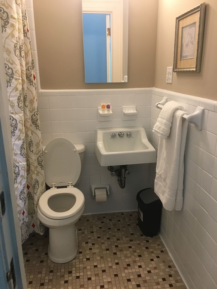 1912 Bed and Breakfast 57/59