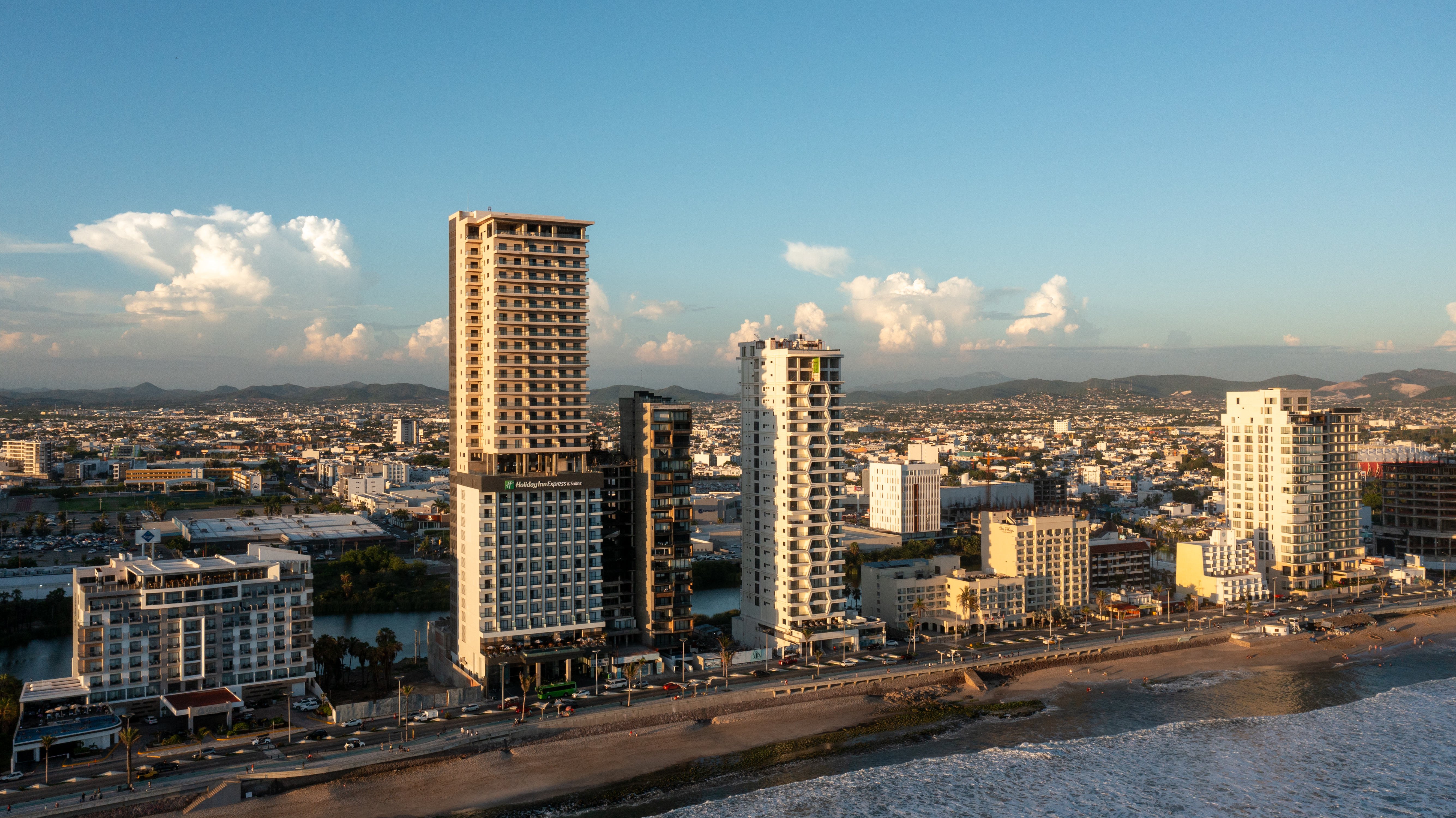Holiday Inn Express & Suites MAZATLAN 48/50