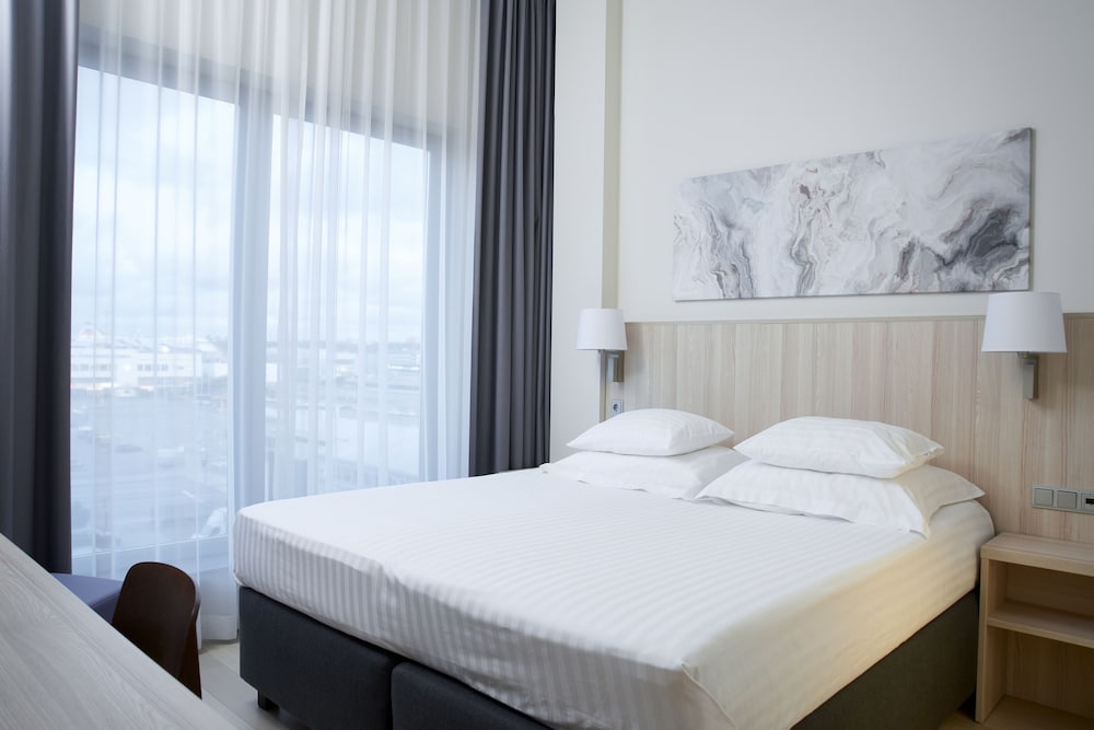 2 BEDROOMS, SUITE