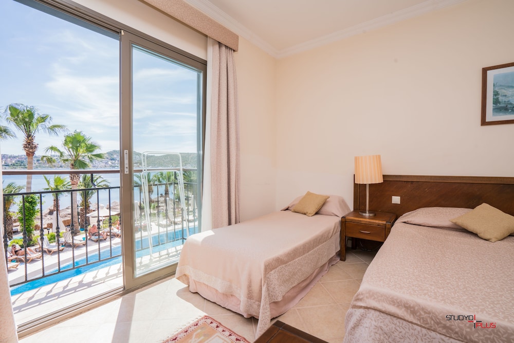 Amilla Beach Resort 18/50