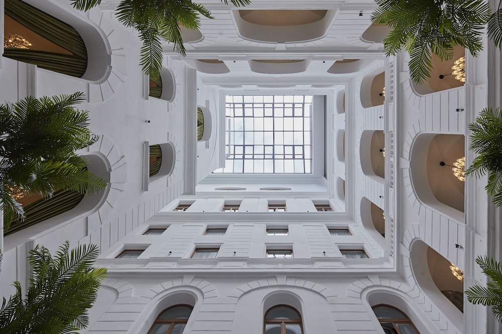 Mystery Hotel Budapest 3/66