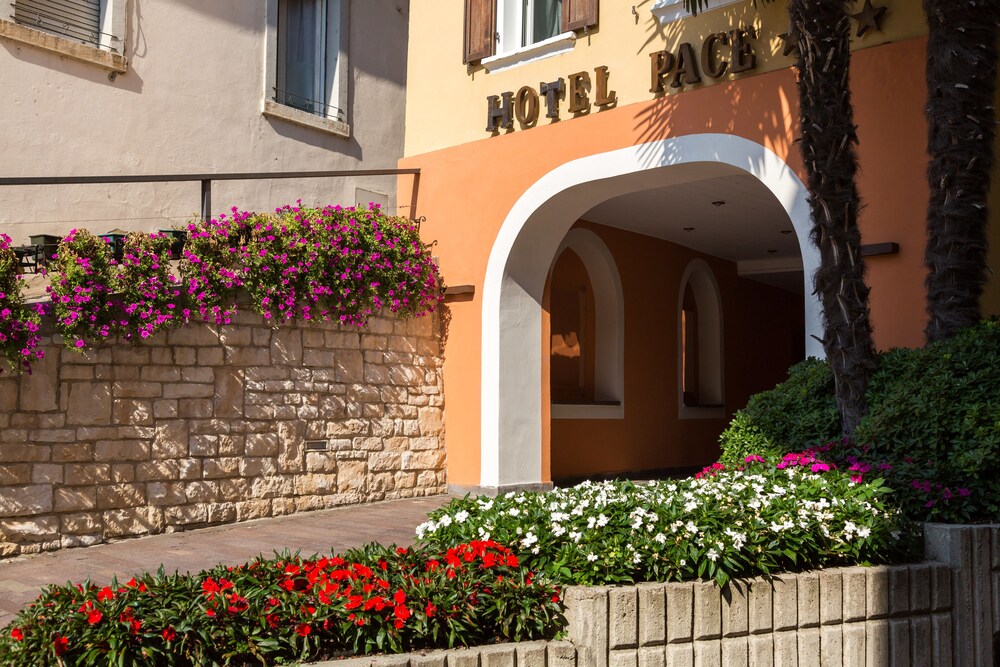 PACE 1954 Hotel 58/67