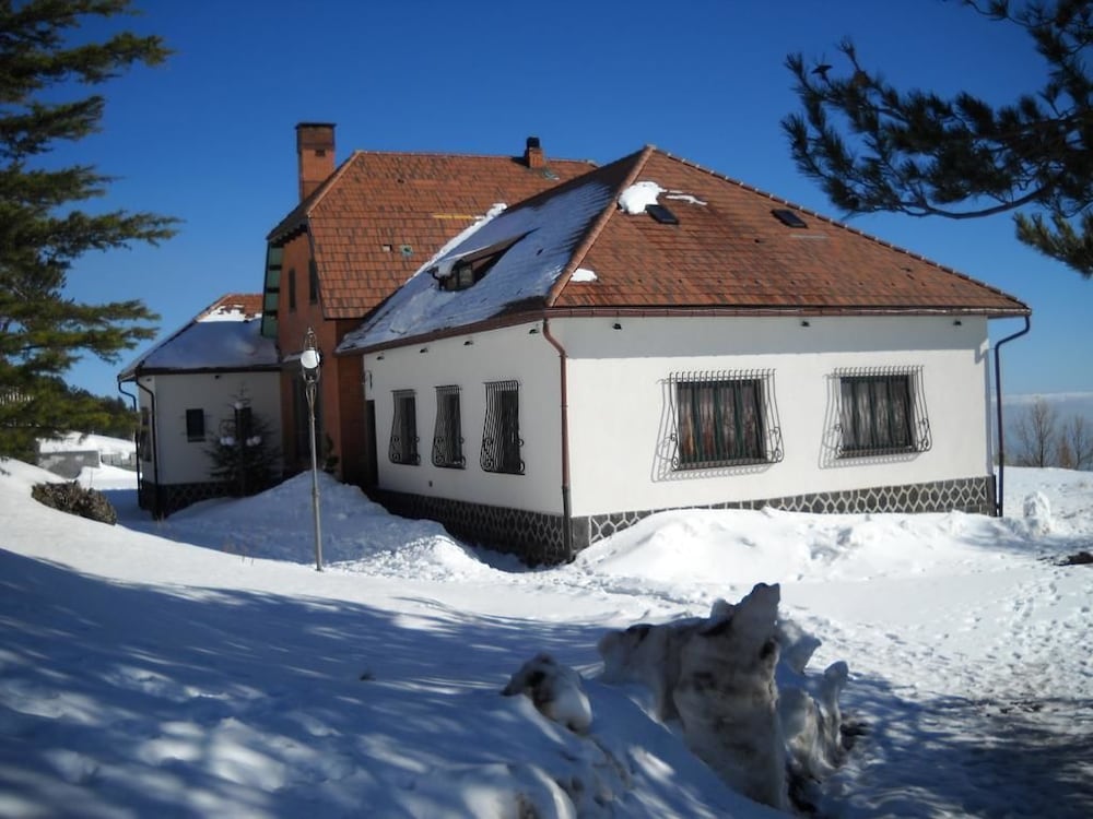 HOTEL VILLA DORATA, ETNA 34/44