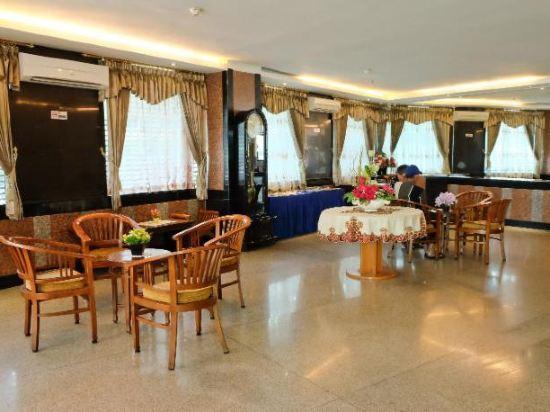 Plaza Hotel Harco Mangga Dua 13/23