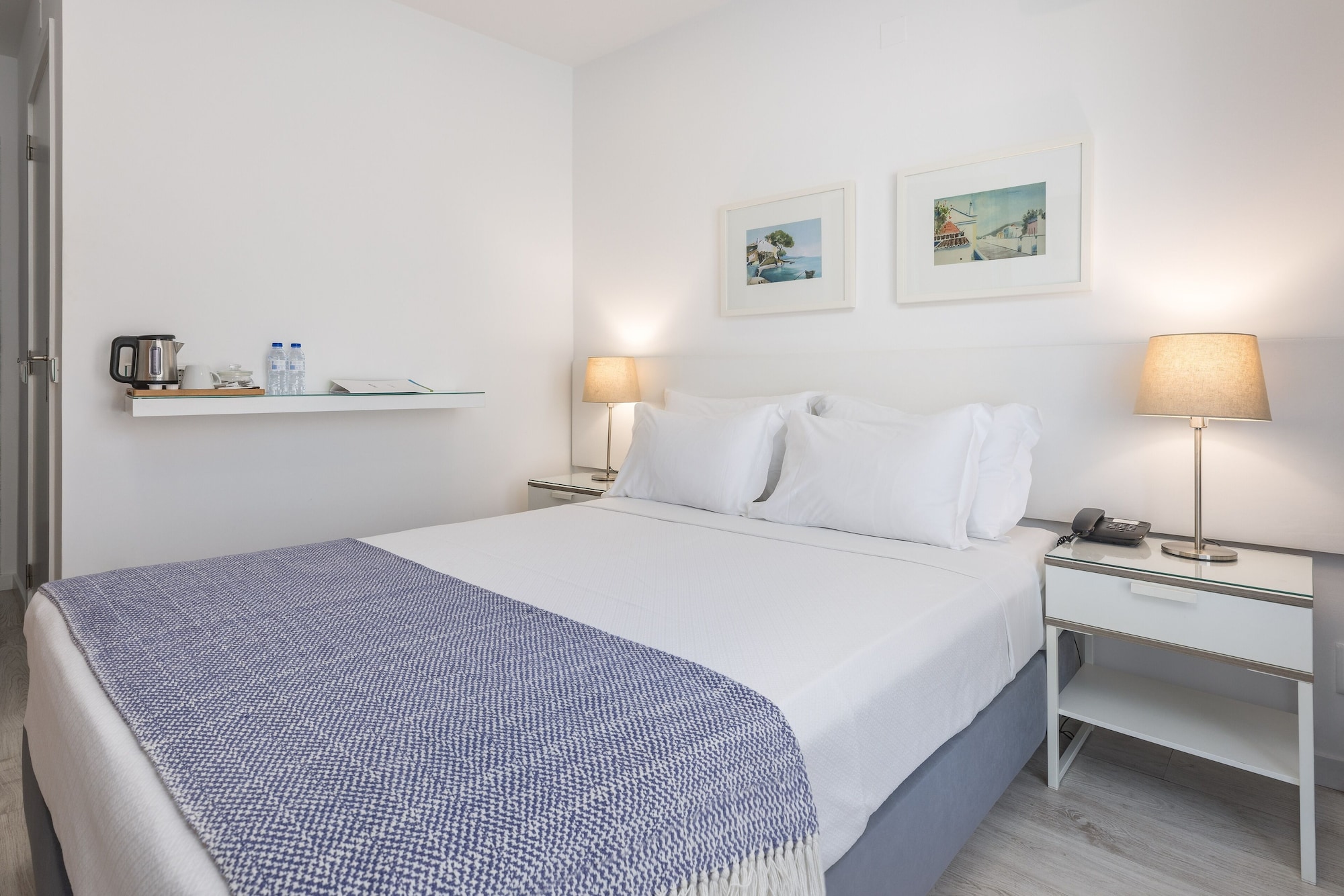 ROOM, DOUBLE BED