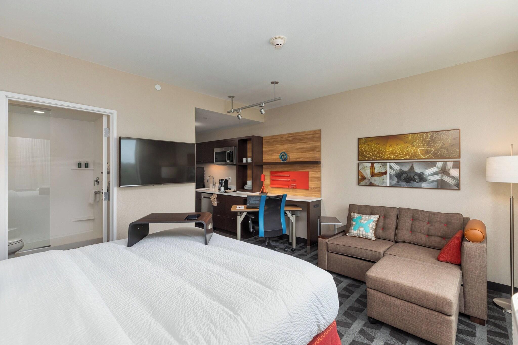 Studio, King Bed