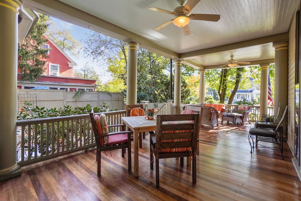 The Summit Debary Inn 37/44