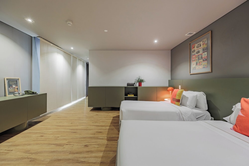 Versus Hotel 22/65