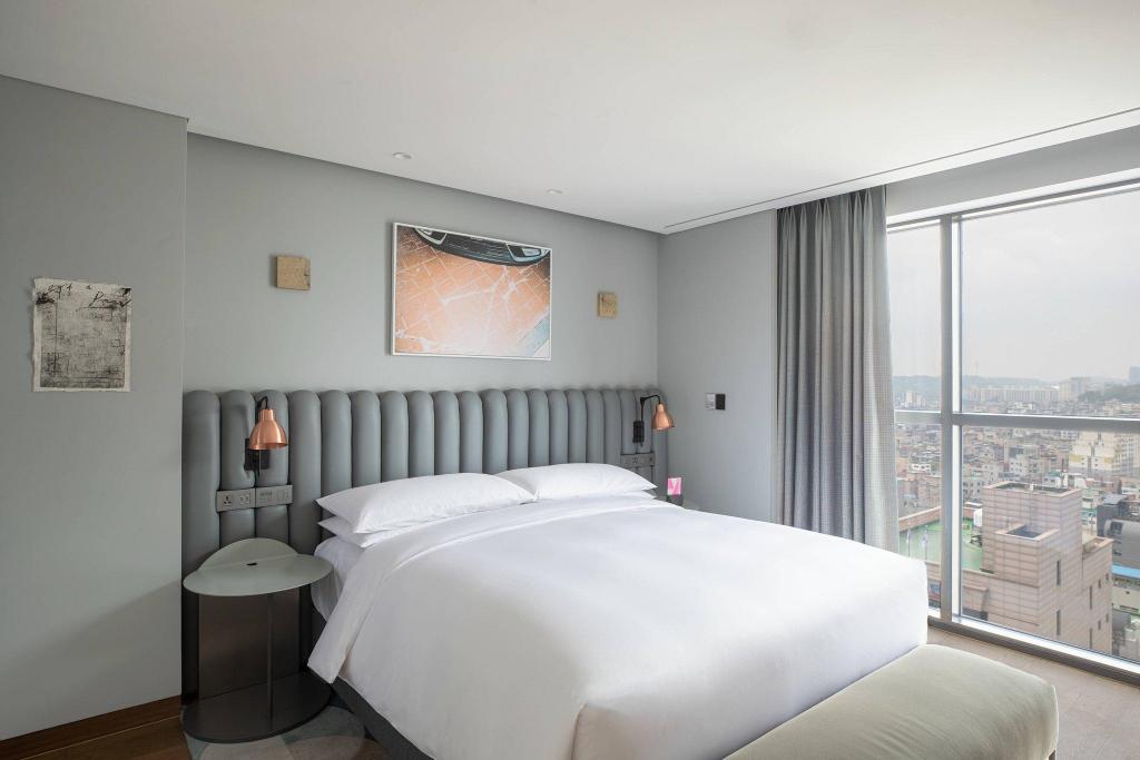 1 Bedroom, Artist, Suite, King Bed, City View, High Floor