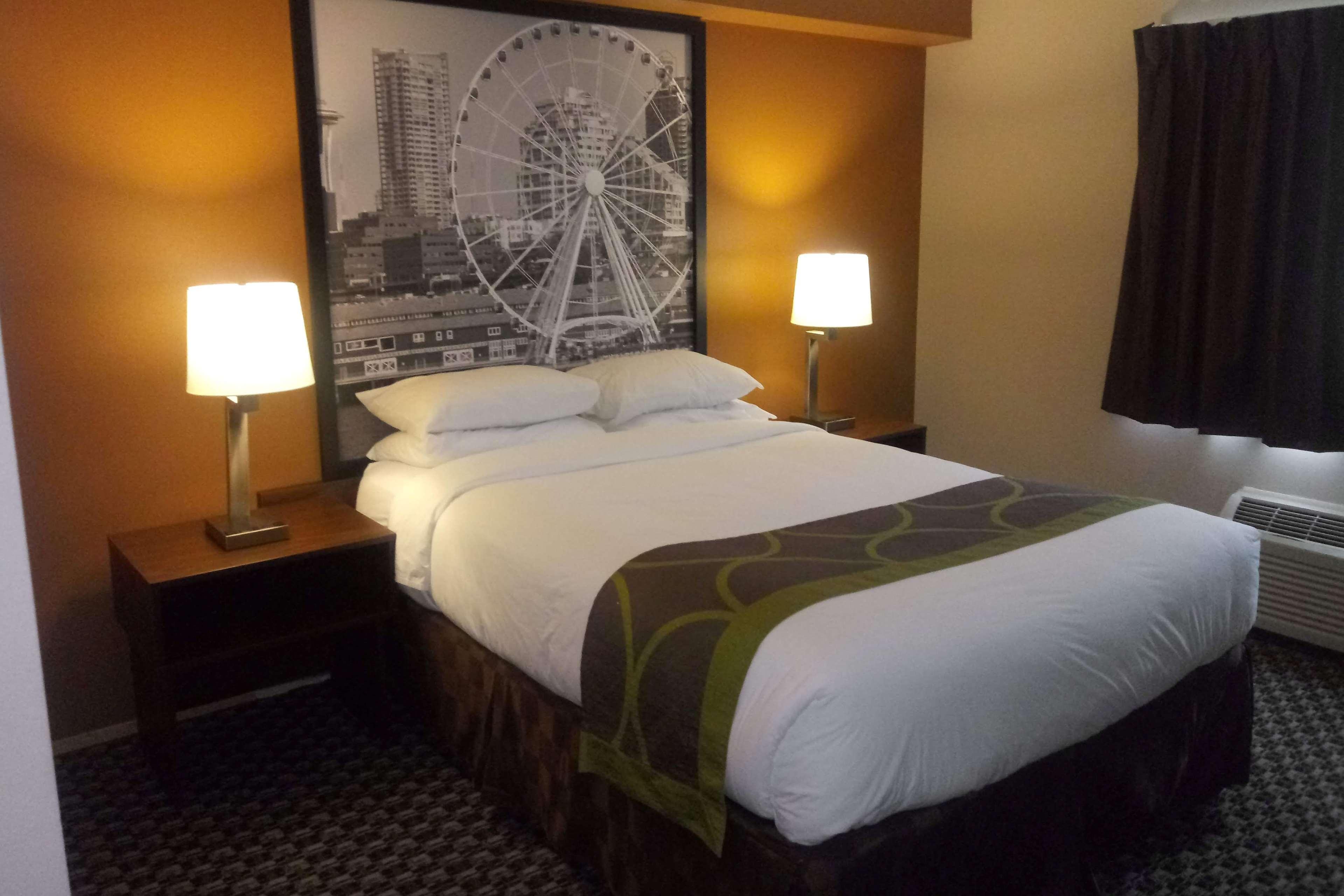 Super 8 By Wyndham Lynnwood 13/17