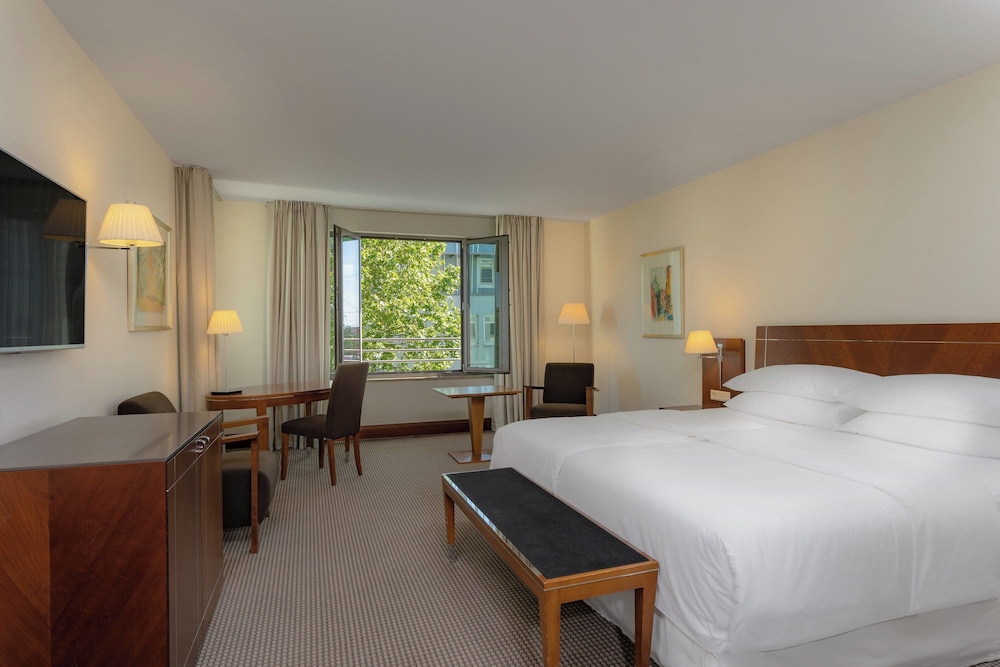 غرفة تنفيذية بسرير كينج، Sheraton Carlton Hotel Nuernberg 2/7