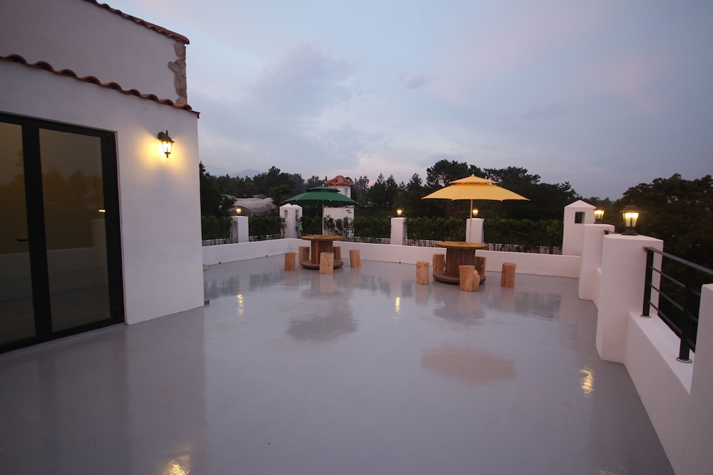 Nomad Pension In Jeju 36/62