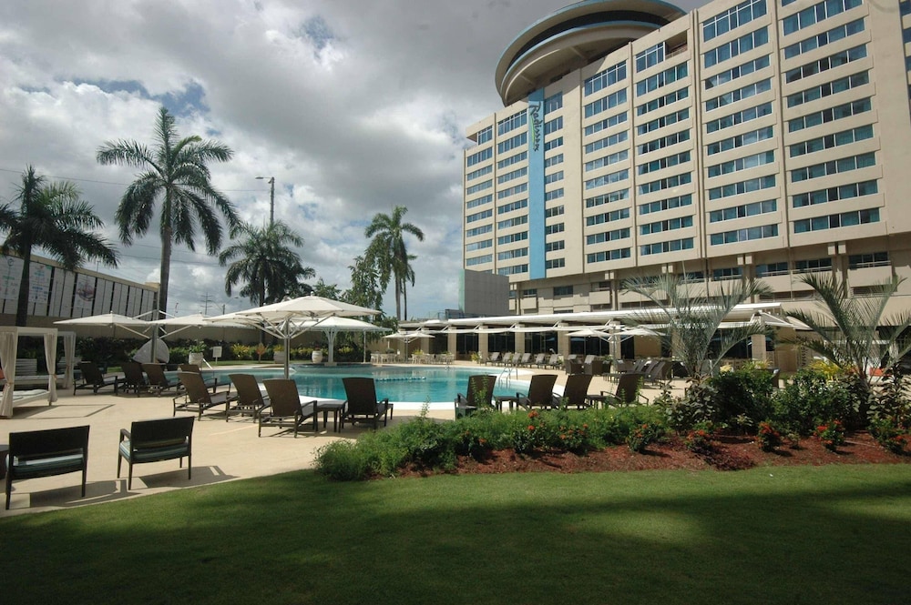 Radisson Hotel Trinidad 46/49