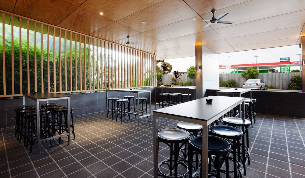 Vale Hotel 35/42