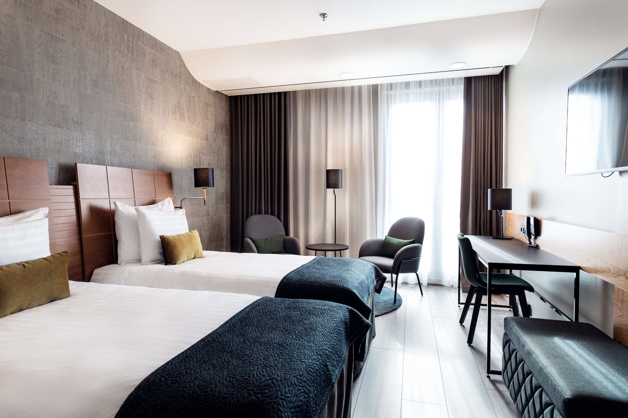 SUPERIOR, KING BED