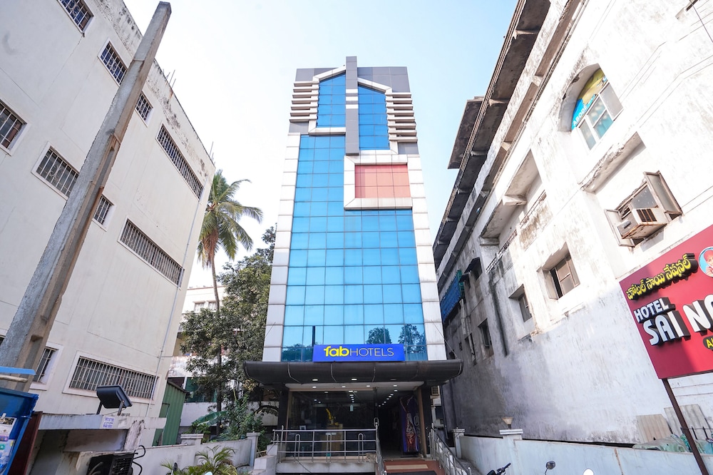 Hotel Sai National 1/16