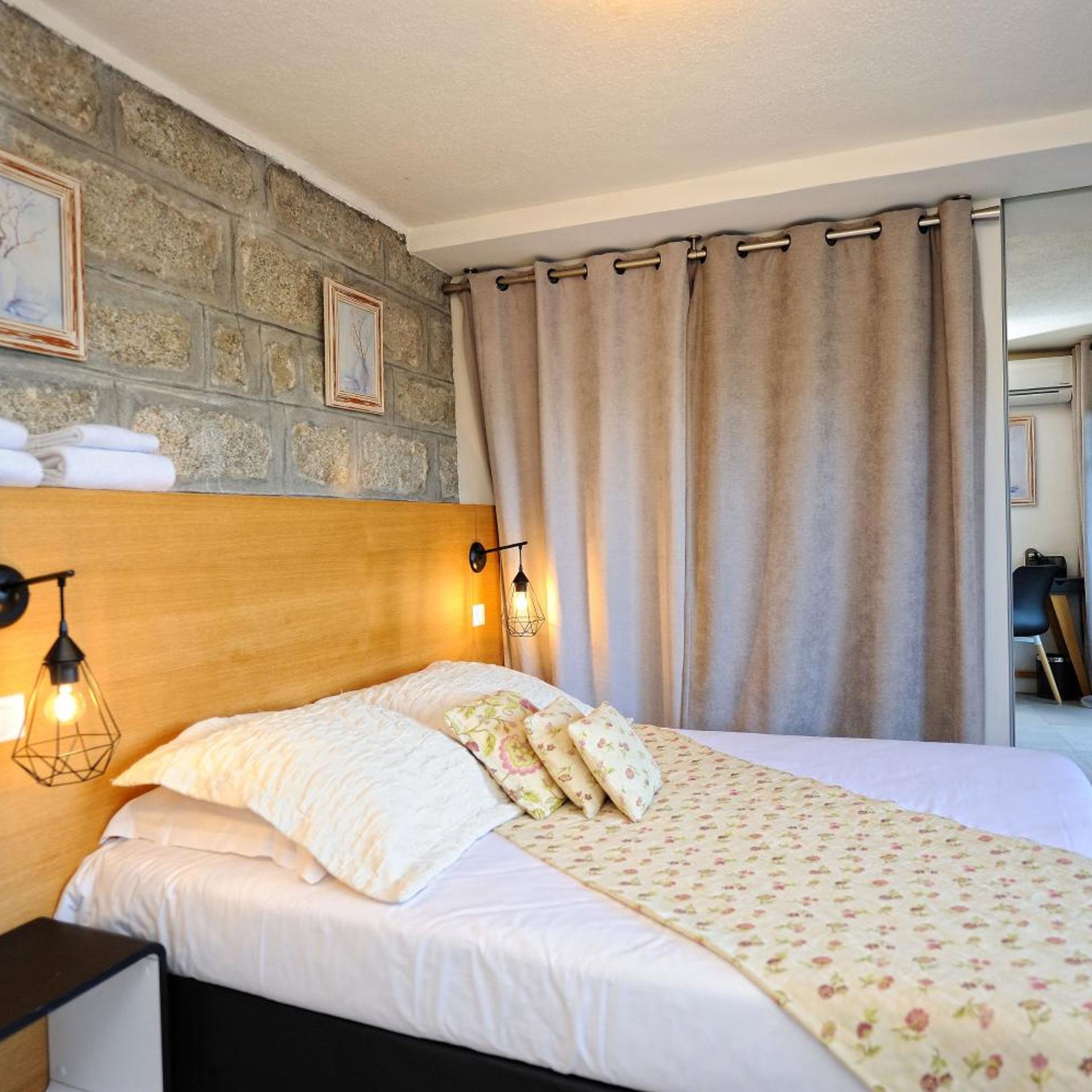 Standard, Double Bed