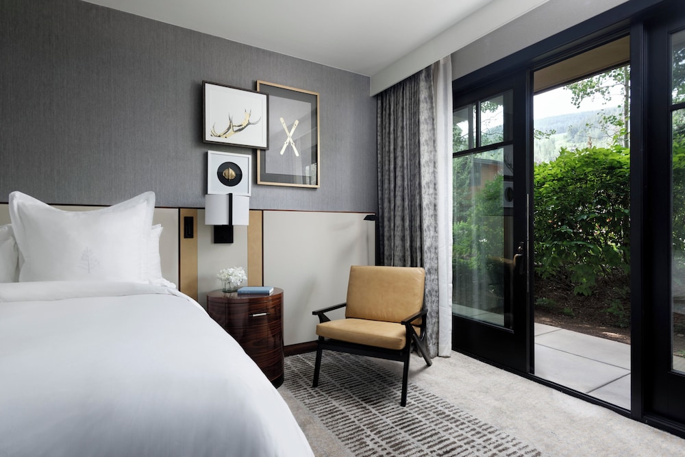 Executive, Suite, King Bed, Four Seasons Resort and Residences Vail 2/4