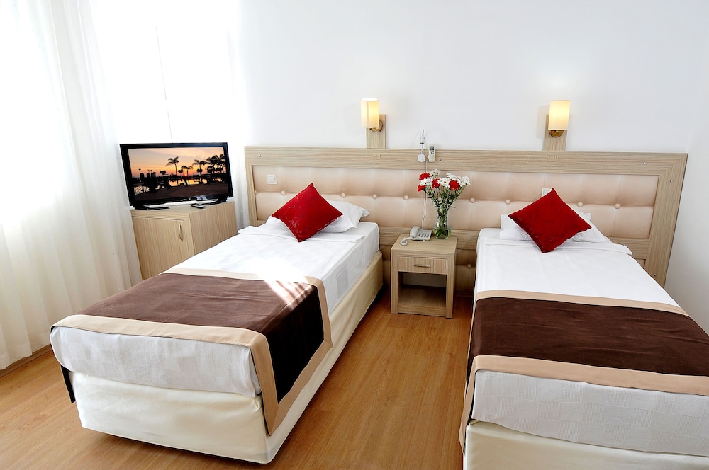 1 BEDROOM, STANDARD, DOUBLE OR TWIN BED, SEA VIEW
