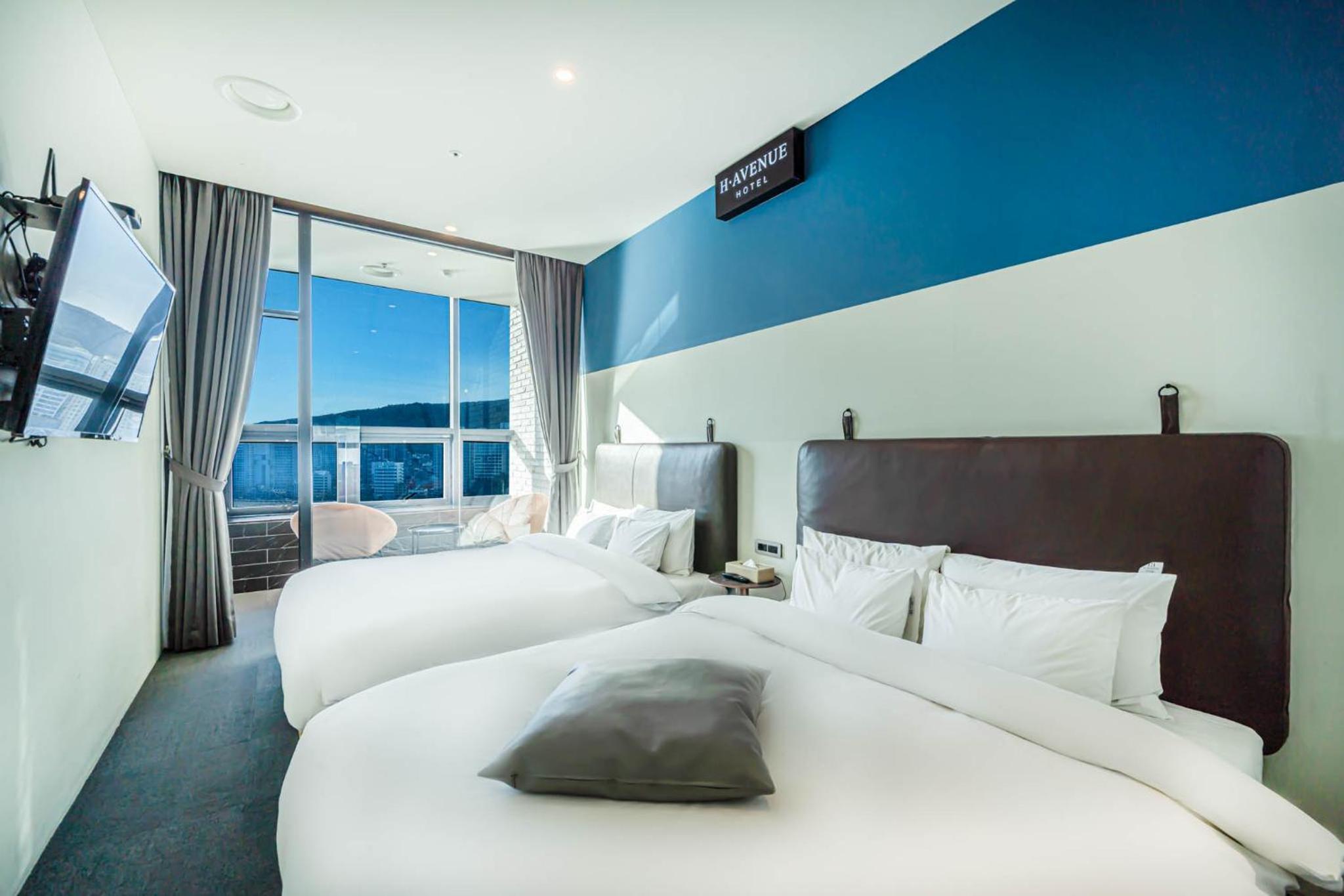 Room, Double or Twin Bed, Lateral Side Sea View