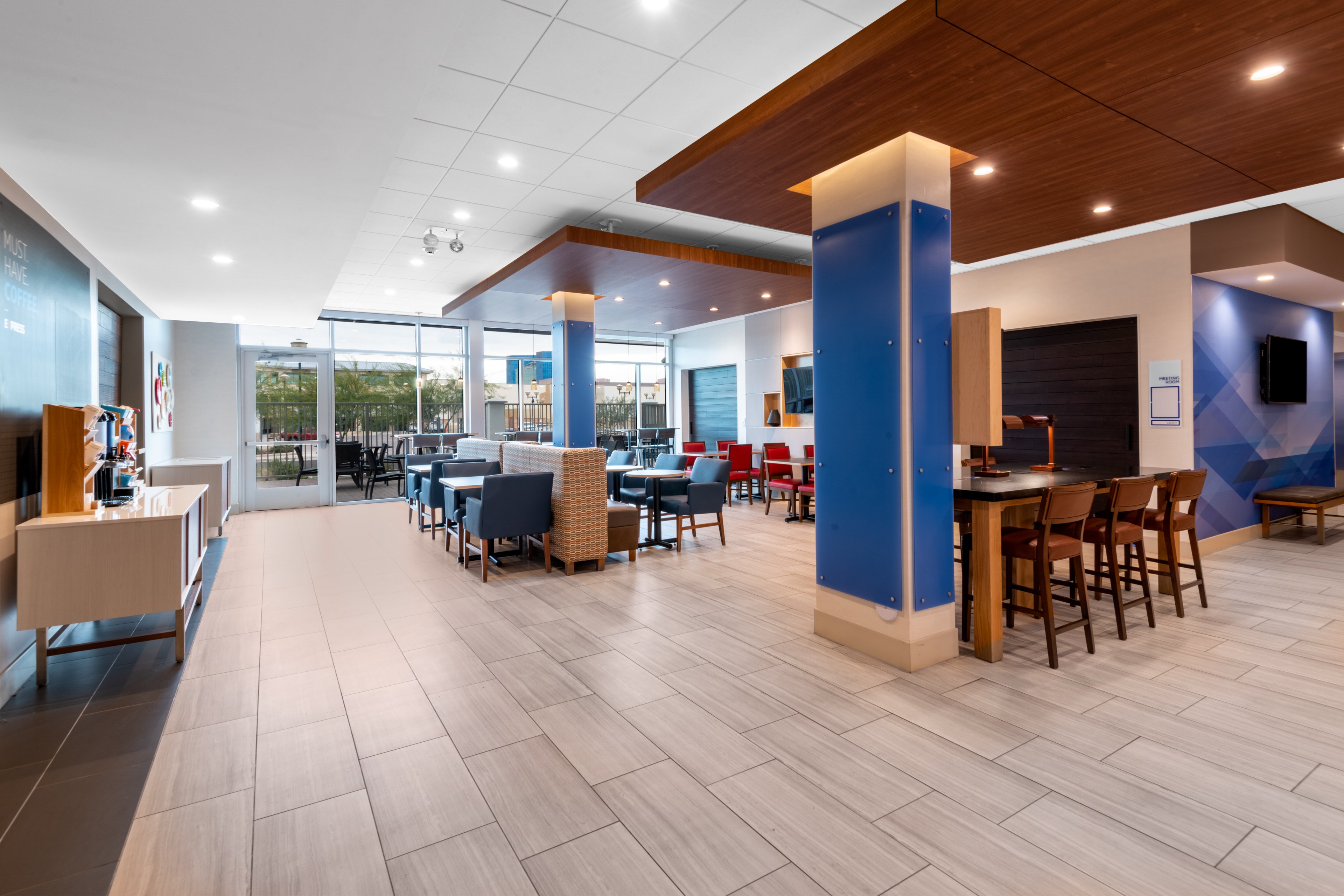 Holiday Inn Express & Suites Phoenix - Airport North 46/71