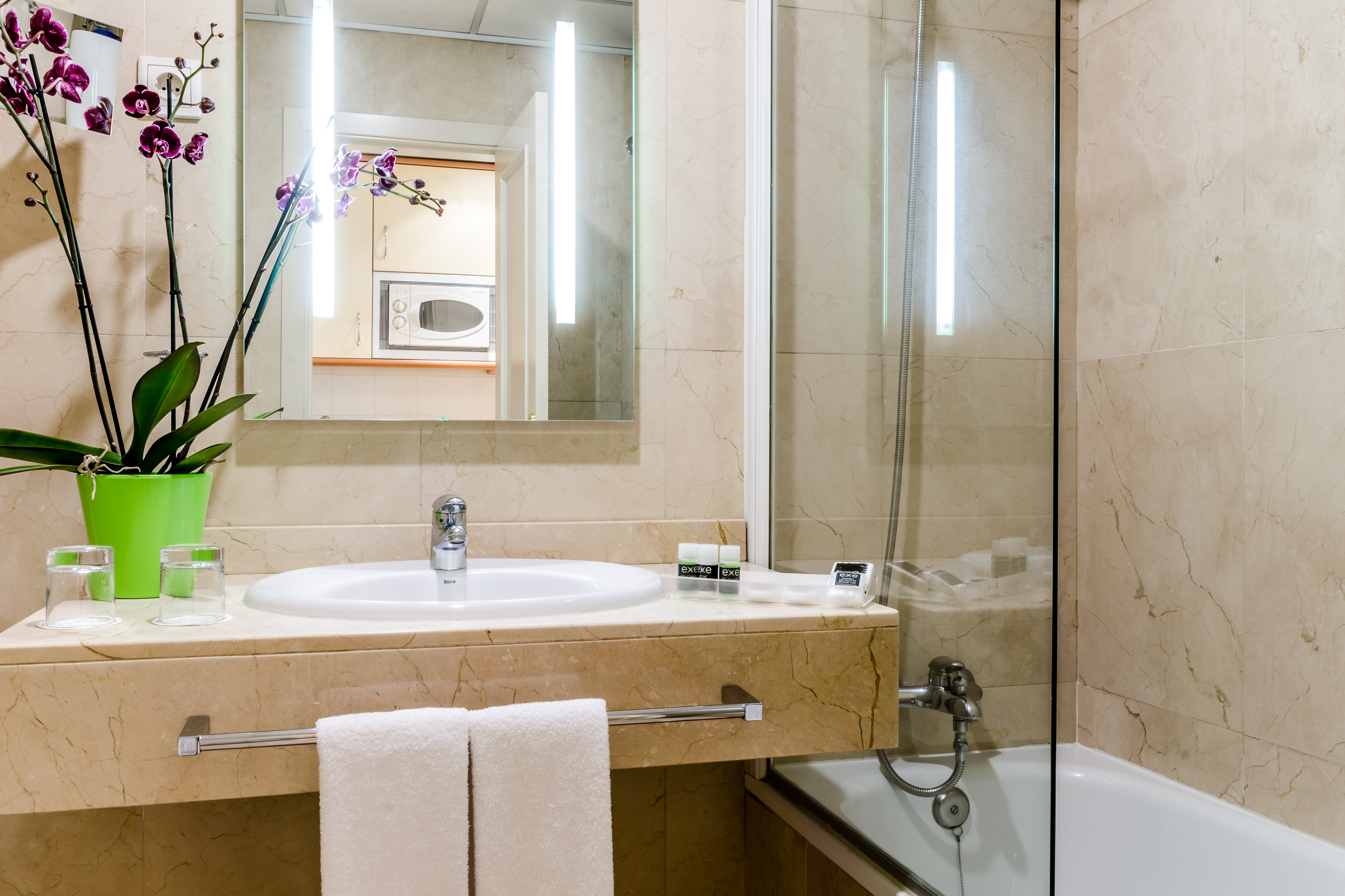Exe Suites 33 51/55