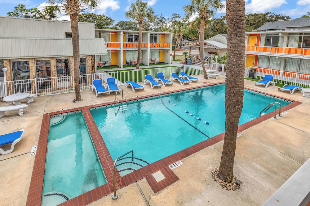 Holiday Shores 23/50
