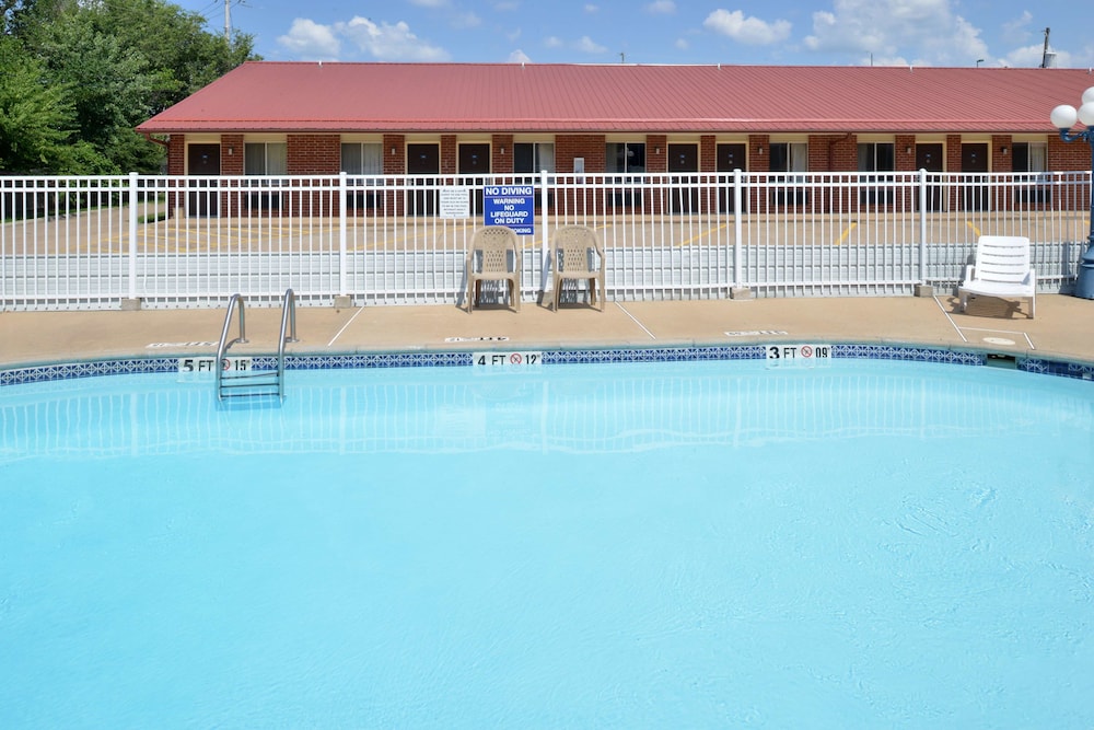 Americas Best Value Inn Suites Siloam Springs 17/26