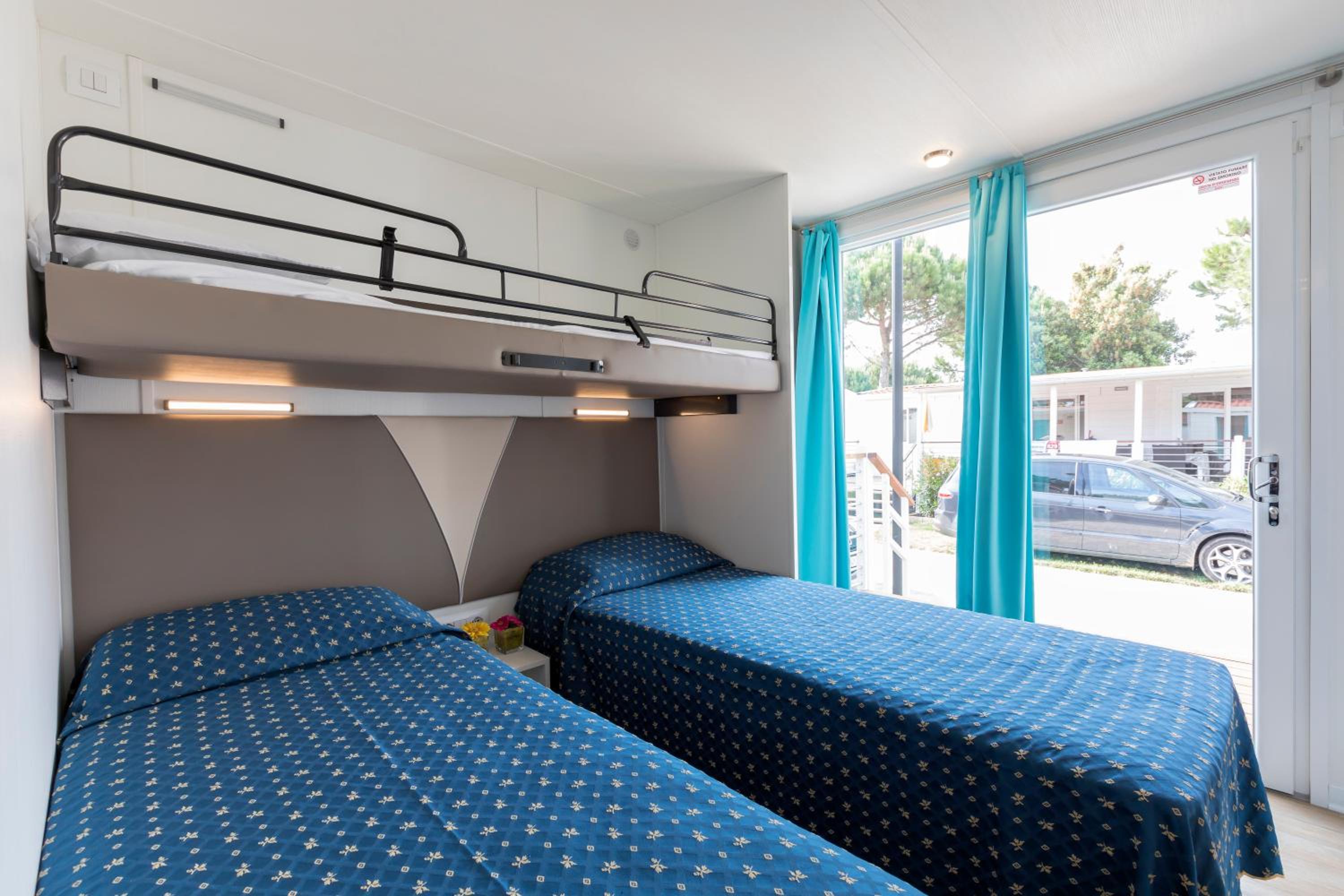 Mobile Home, Deluxe