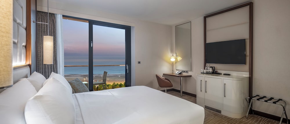 GUEST ROOM, KING BED, SEA VIEW, BALCONY
