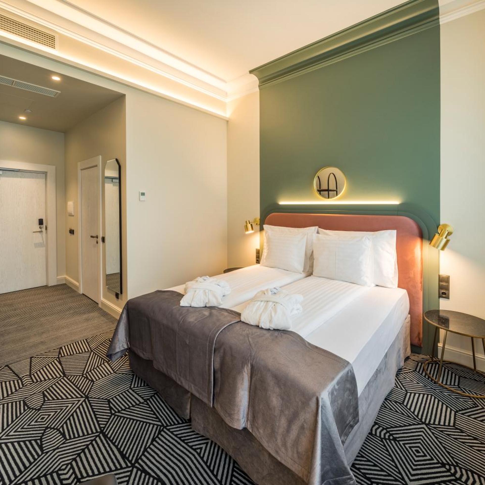 غرفة قياسية بسرير مزدوج أو سريرين منفصلين مع أريكة، Wellton Riverside SPA Hotel 3/10