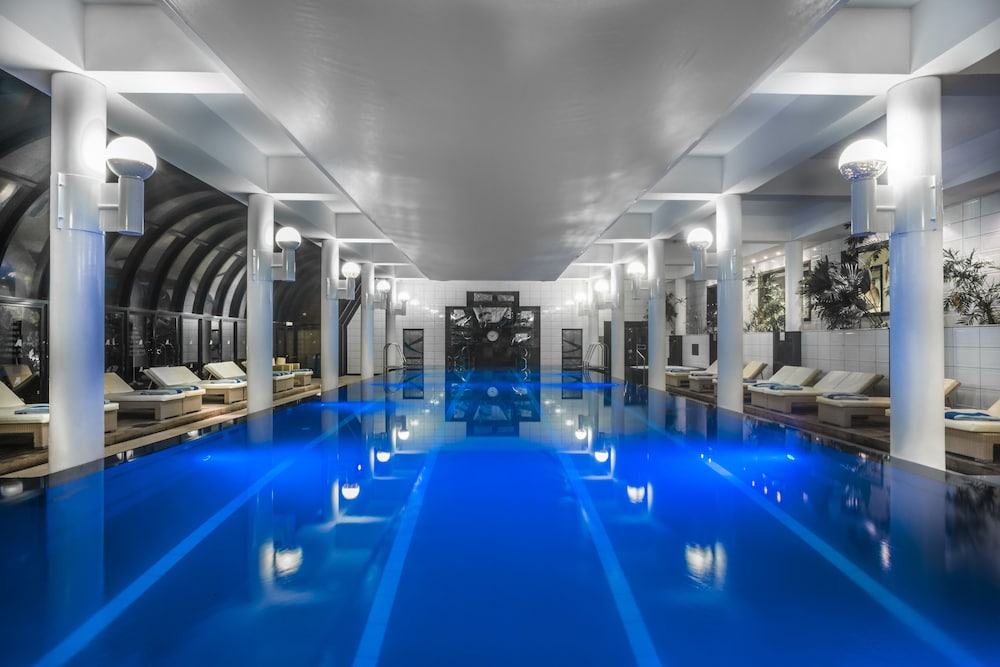 swimming pool spa