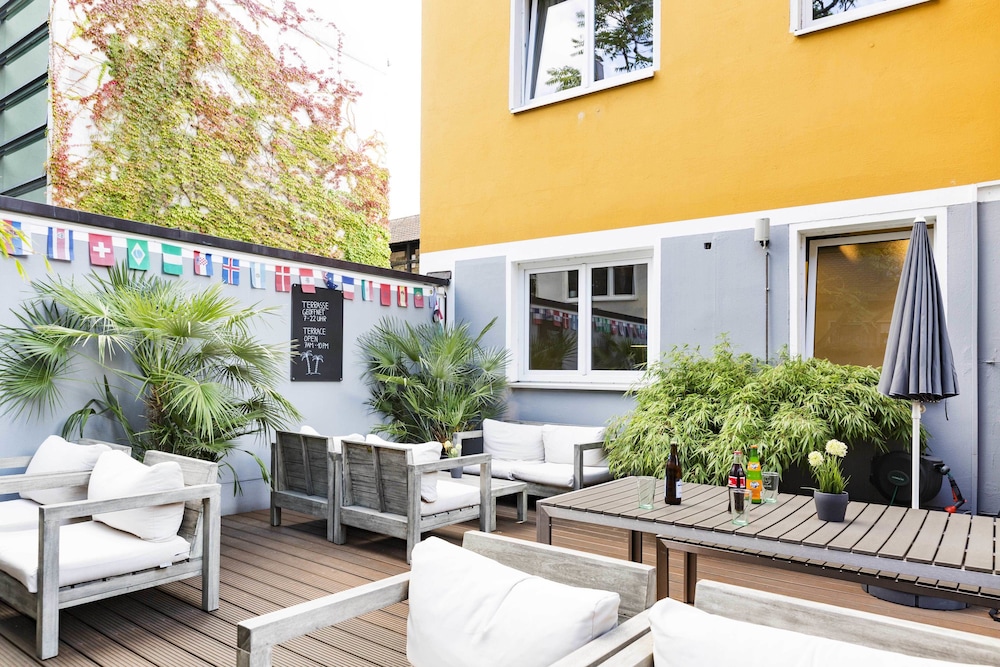 Five Reasons Hotel and Hostel 32/50