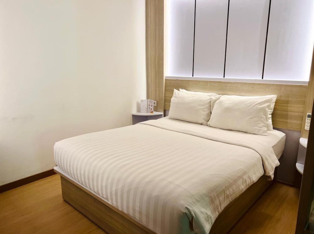 Superior, Double Bed, No Window