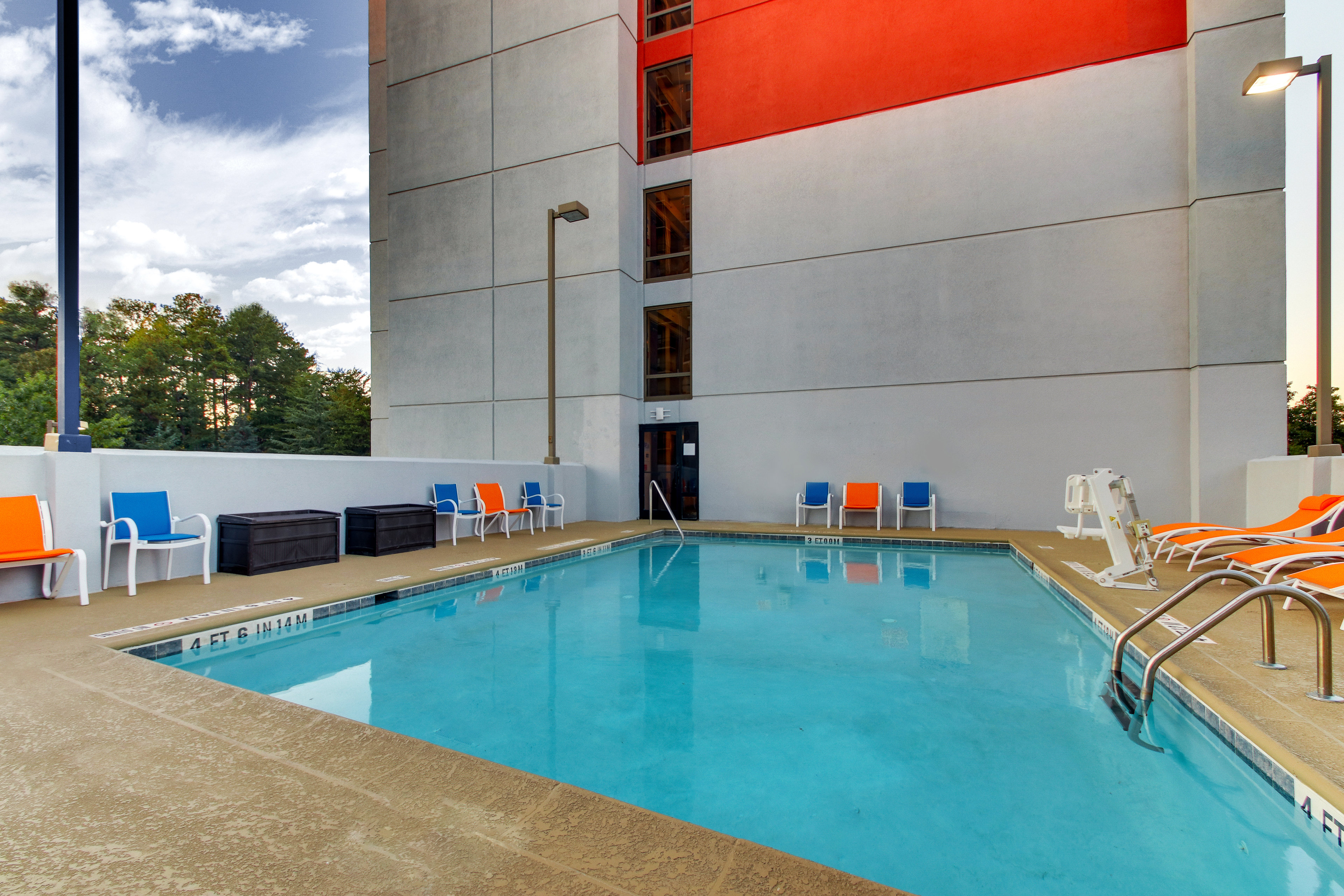 Holiday Inn Express & Suites Atlanta N-Perimeter Mall Area, an IHG Hotel 5/26
