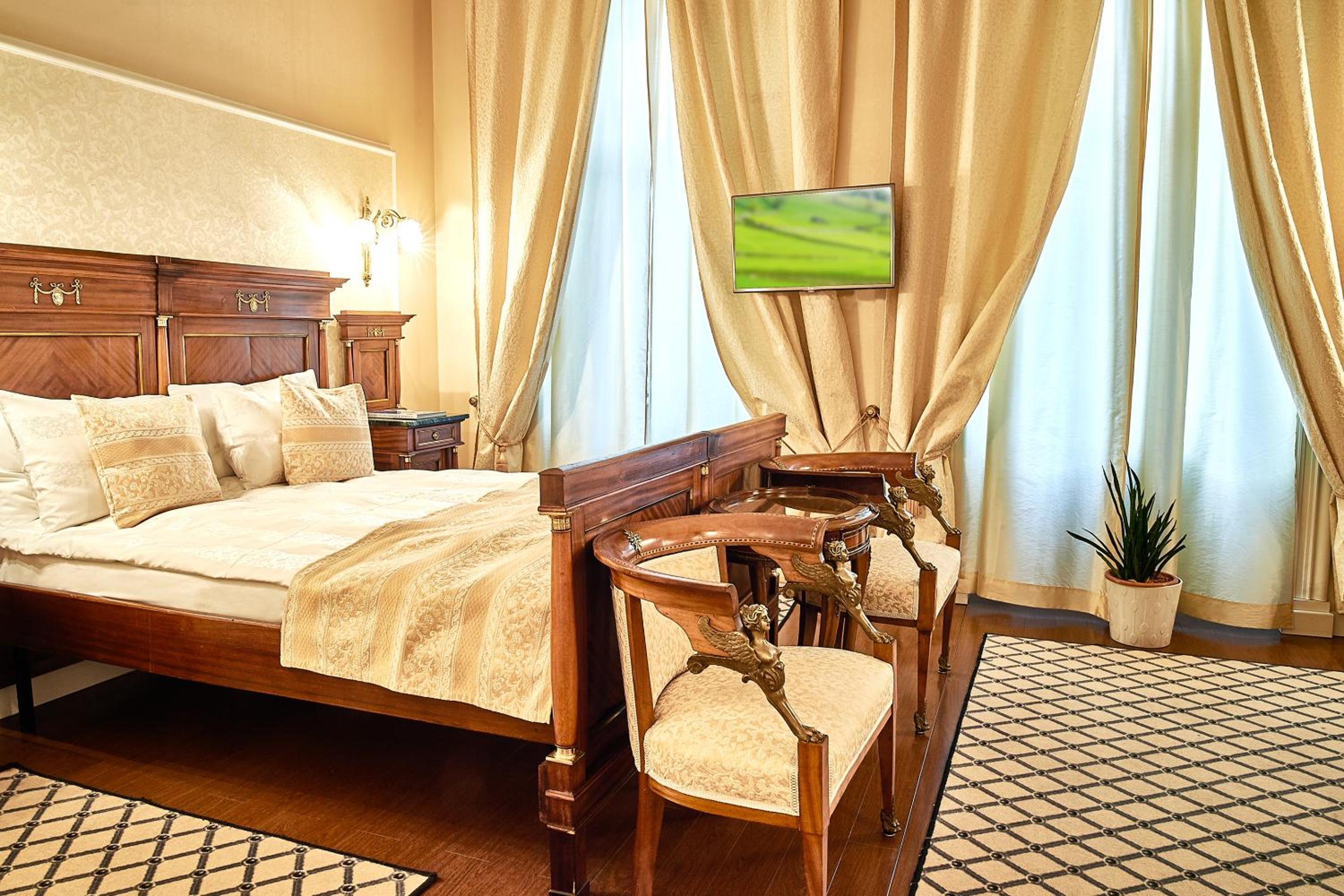 Senior, Suite, Double Bed