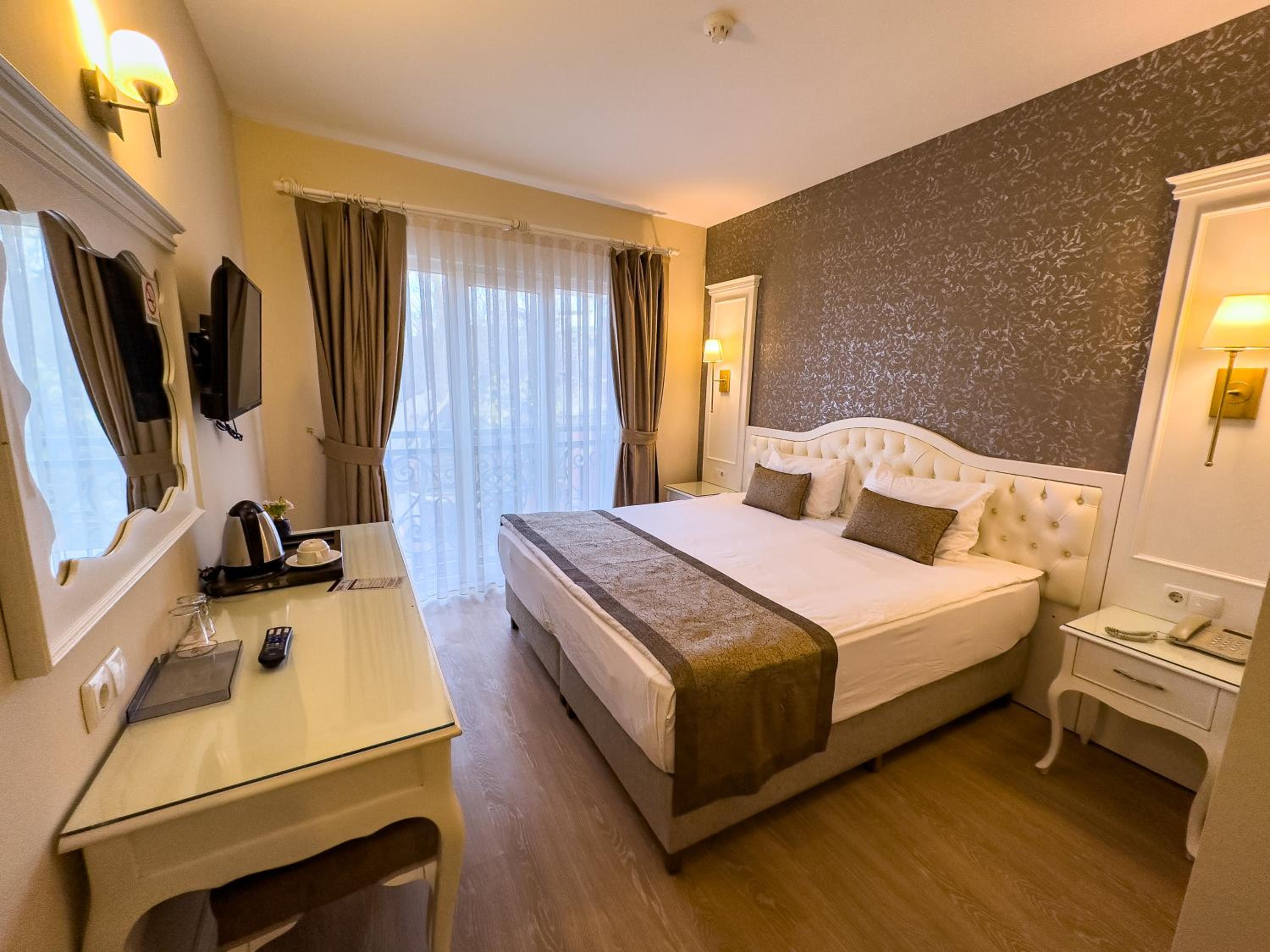 Suite, 1 Double and 1 Single Bed, Sofa