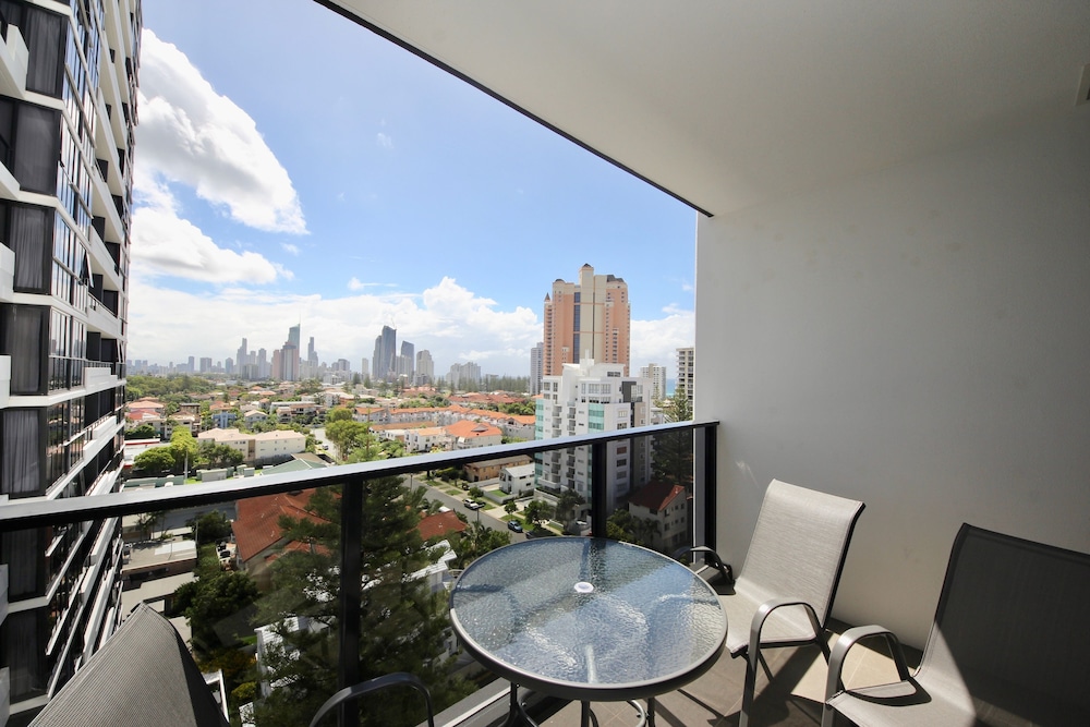 Qube Broadbeach 24/50