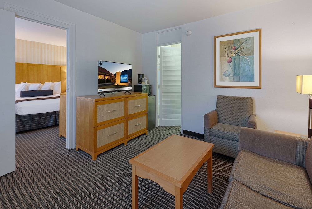 Travelodge By Wyndham Palm Springs 25/41