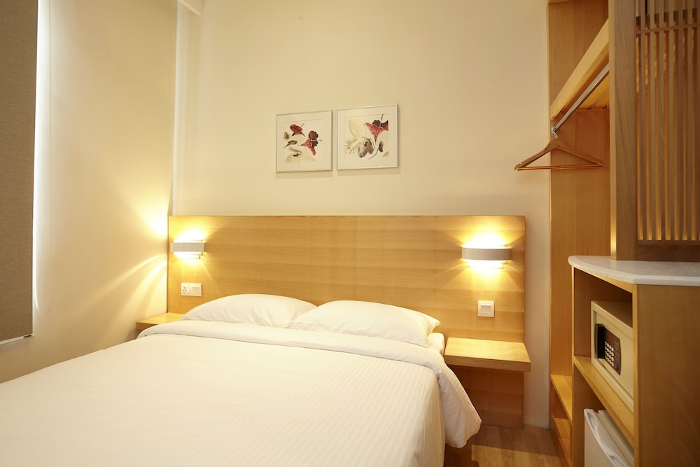 Hotel Six Seasons 17/50