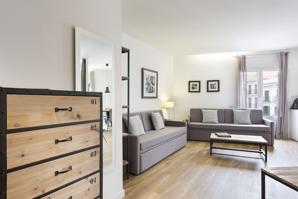 Amister Apartments 33/43