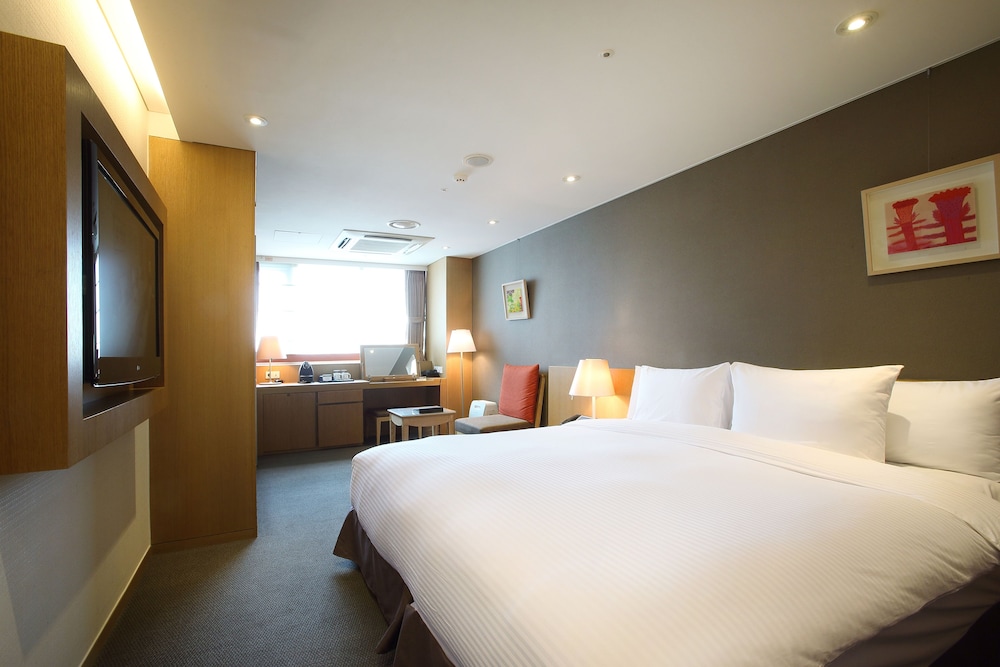 ROOM, DOUBLE BED, CITY VIEW